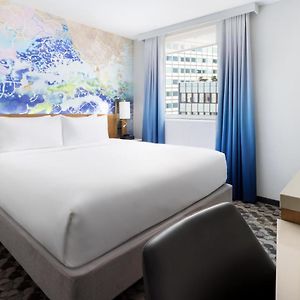 Deluxe 1 King Bedded Room Larger Guest room 1 King